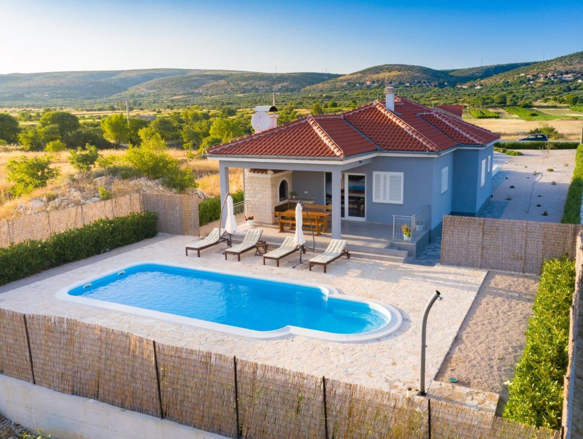 Modern Guest House Rak With Beautiful Pool Шибеник Экстерьер фото