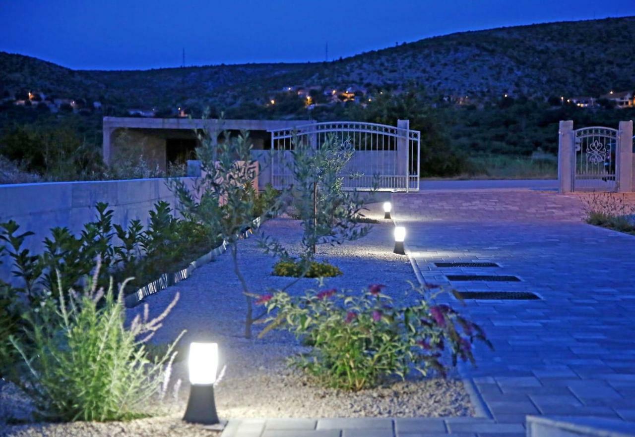 Modern Guest House Rak With Beautiful Pool Шибеник Экстерьер фото