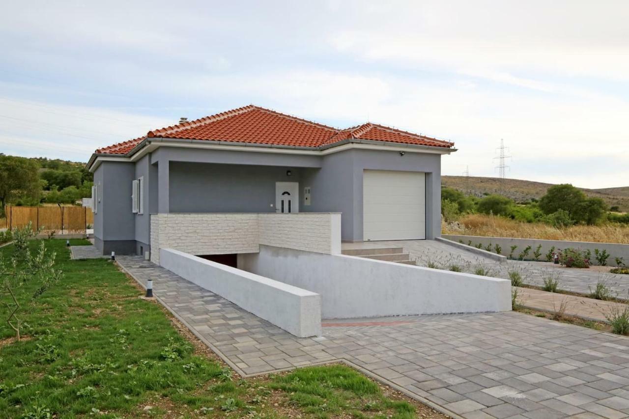 Modern Guest House Rak With Beautiful Pool Шибеник Экстерьер фото